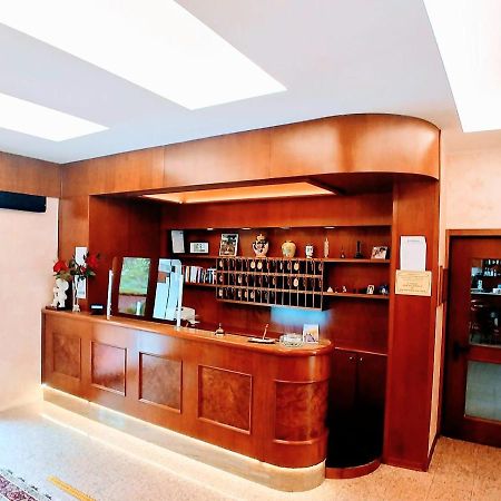 Hotel Carancini Салсомаджоре Терме Екстериор снимка