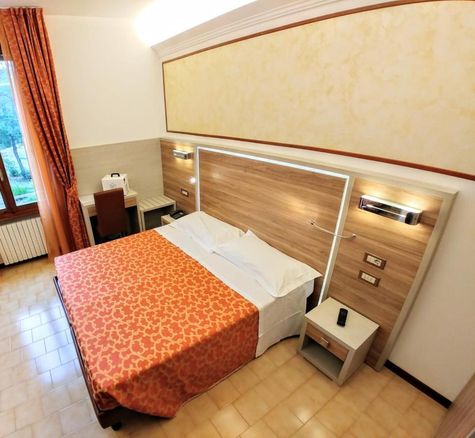 Hotel Carancini Салсомаджоре Терме Екстериор снимка
