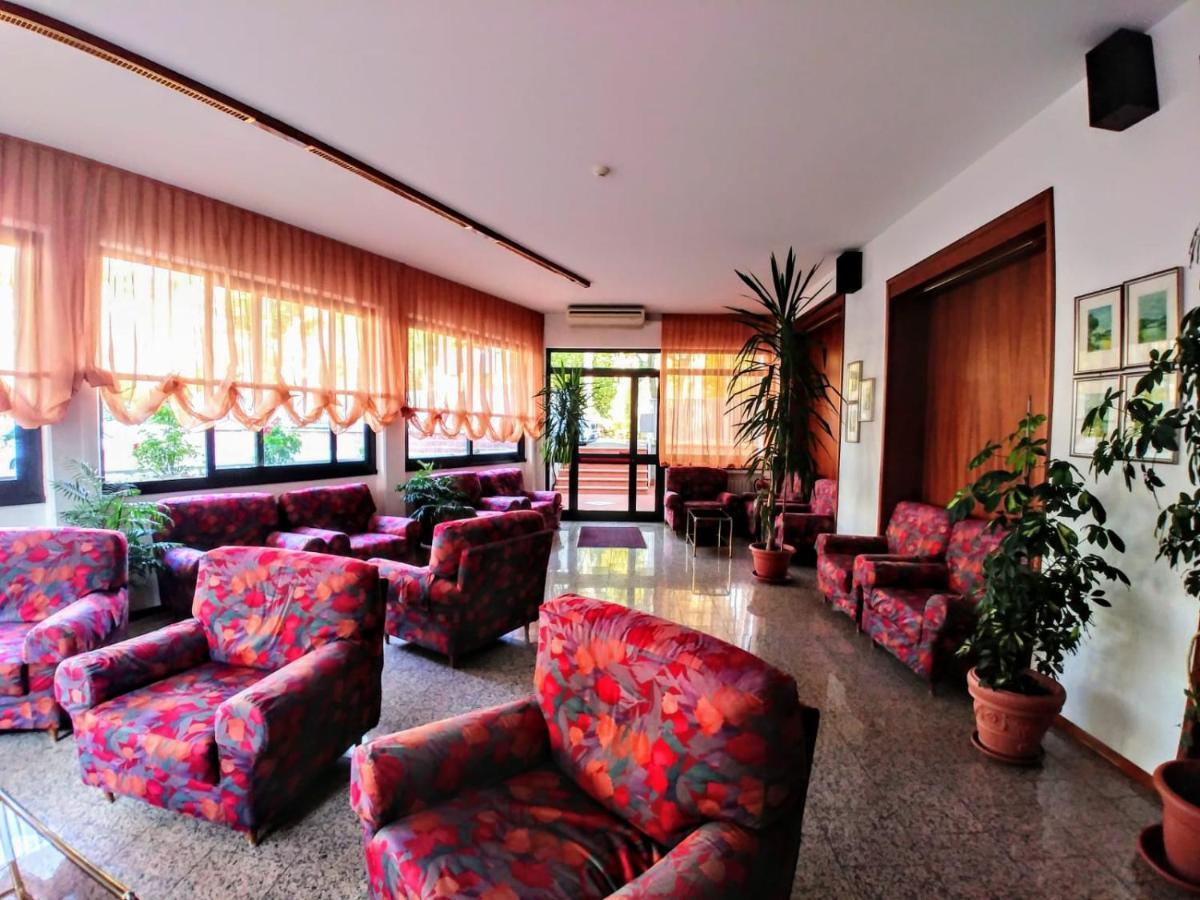 Hotel Carancini Салсомаджоре Терме Екстериор снимка