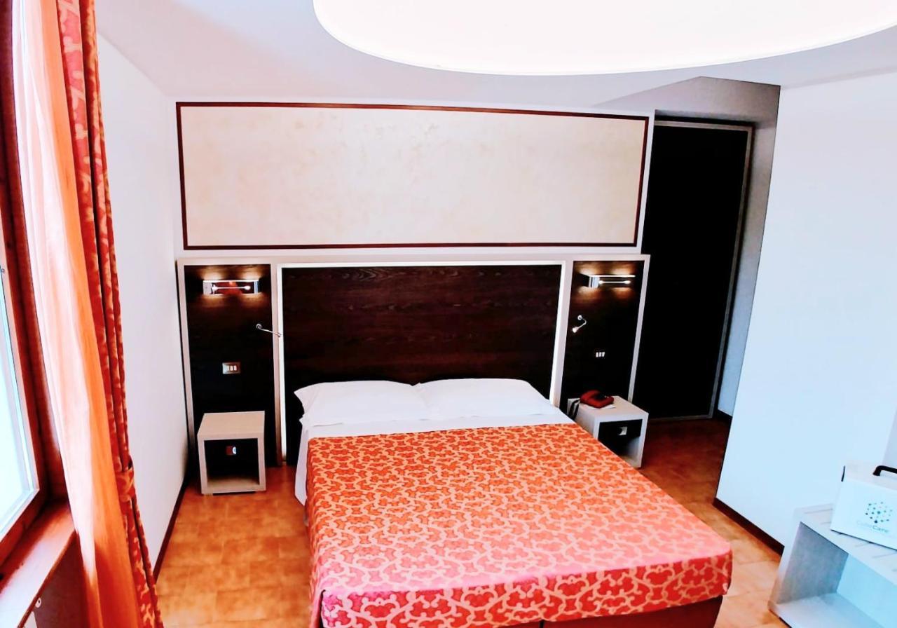 Hotel Carancini Салсомаджоре Терме Екстериор снимка