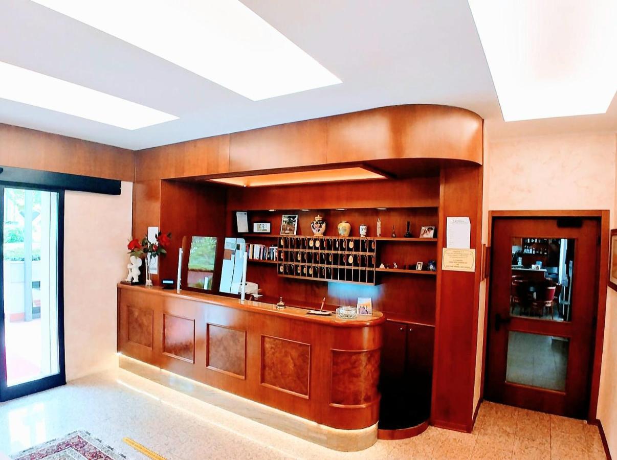 Hotel Carancini Салсомаджоре Терме Екстериор снимка