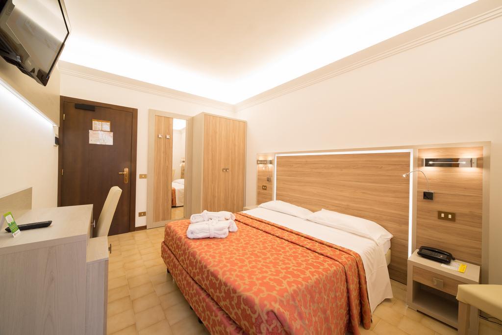 Hotel Carancini Салсомаджоре Терме Екстериор снимка
