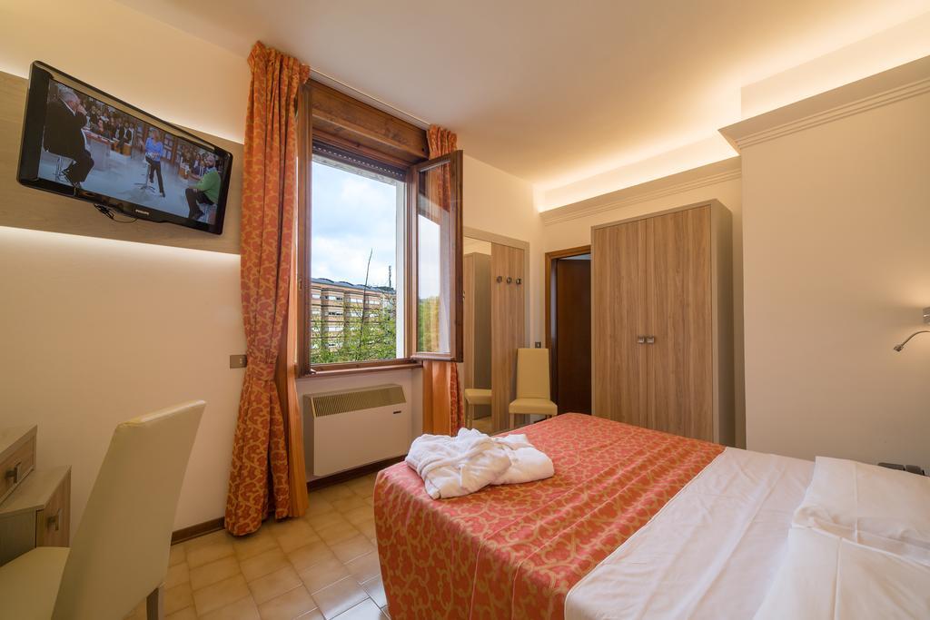 Hotel Carancini Салсомаджоре Терме Екстериор снимка