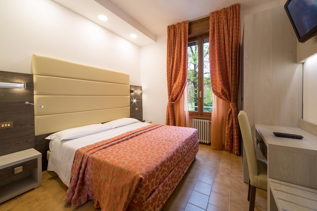 Hotel Carancini Салсомаджоре Терме Екстериор снимка