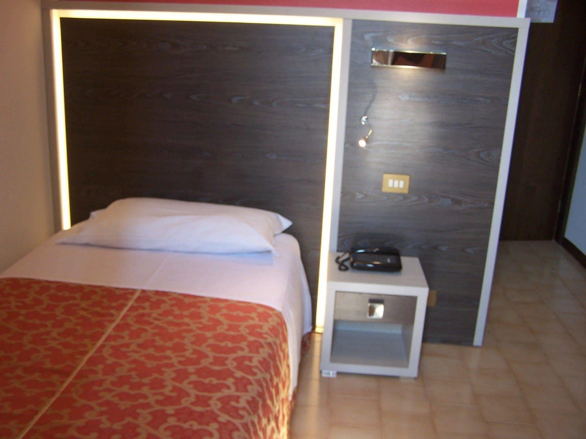 Hotel Carancini Салсомаджоре Терме Екстериор снимка