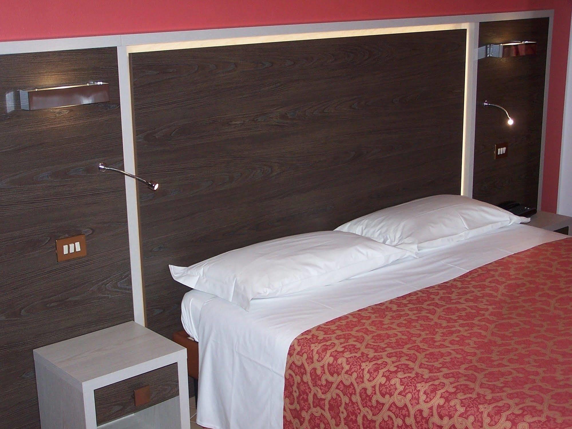 Hotel Carancini Салсомаджоре Терме Екстериор снимка